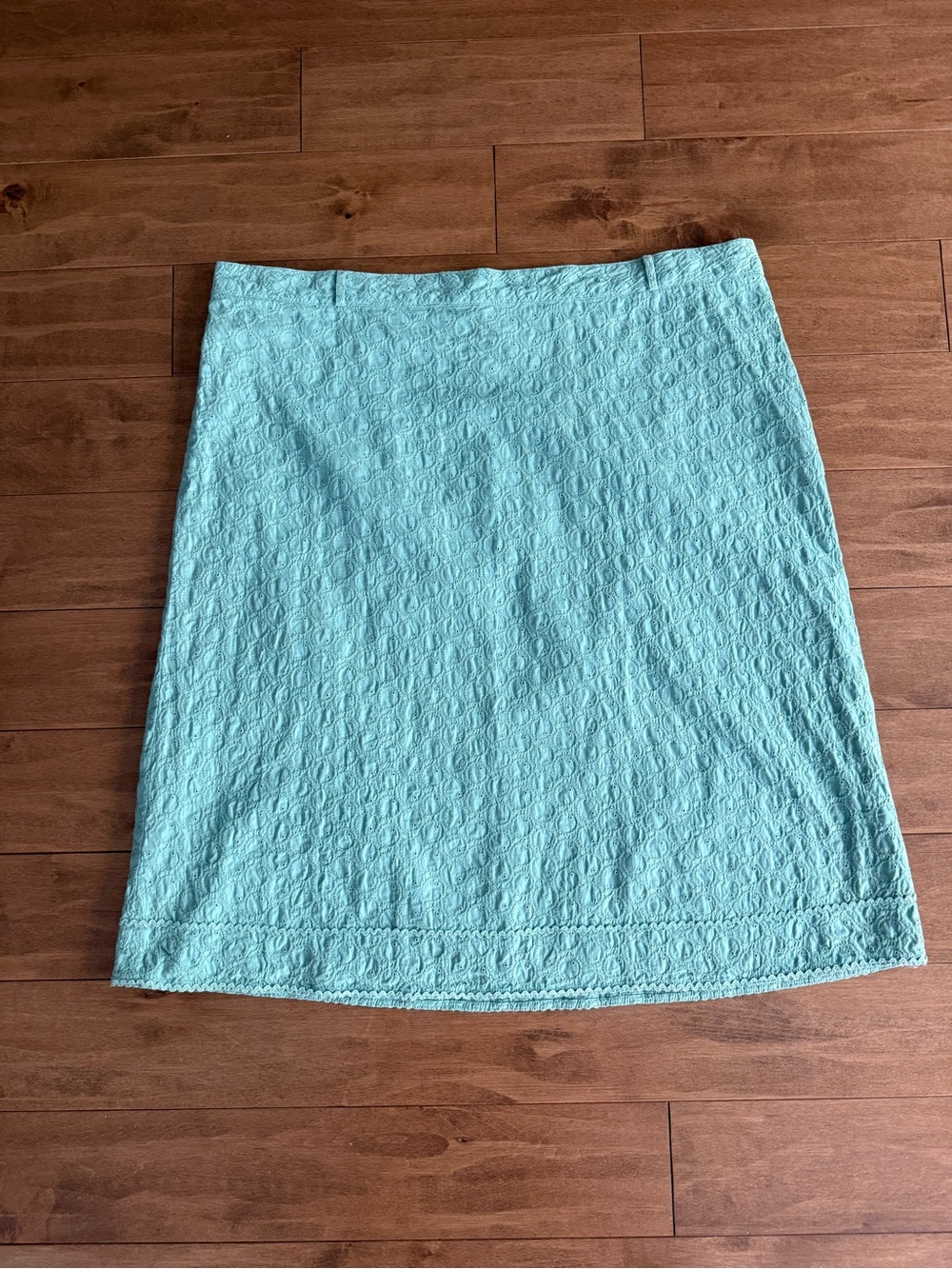 Light Mint Green Lace-Like Overlay Pencil Skirt